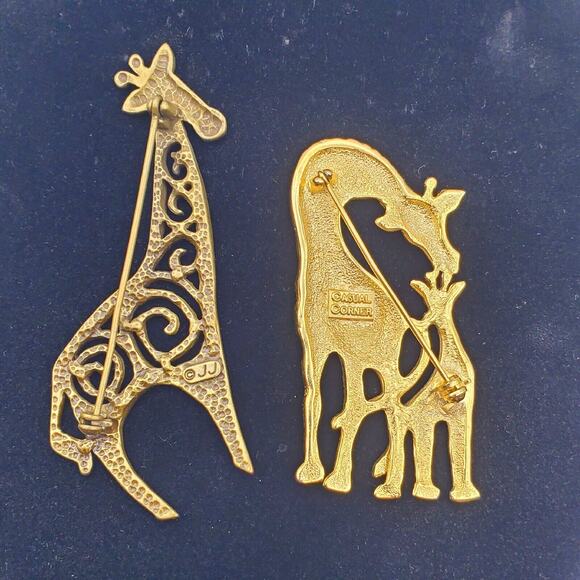 2 Gold Tone Giraffe Brooch Signed JJ & Casual Corner Pin Animal Figural Jonette - Picture 3 of 8